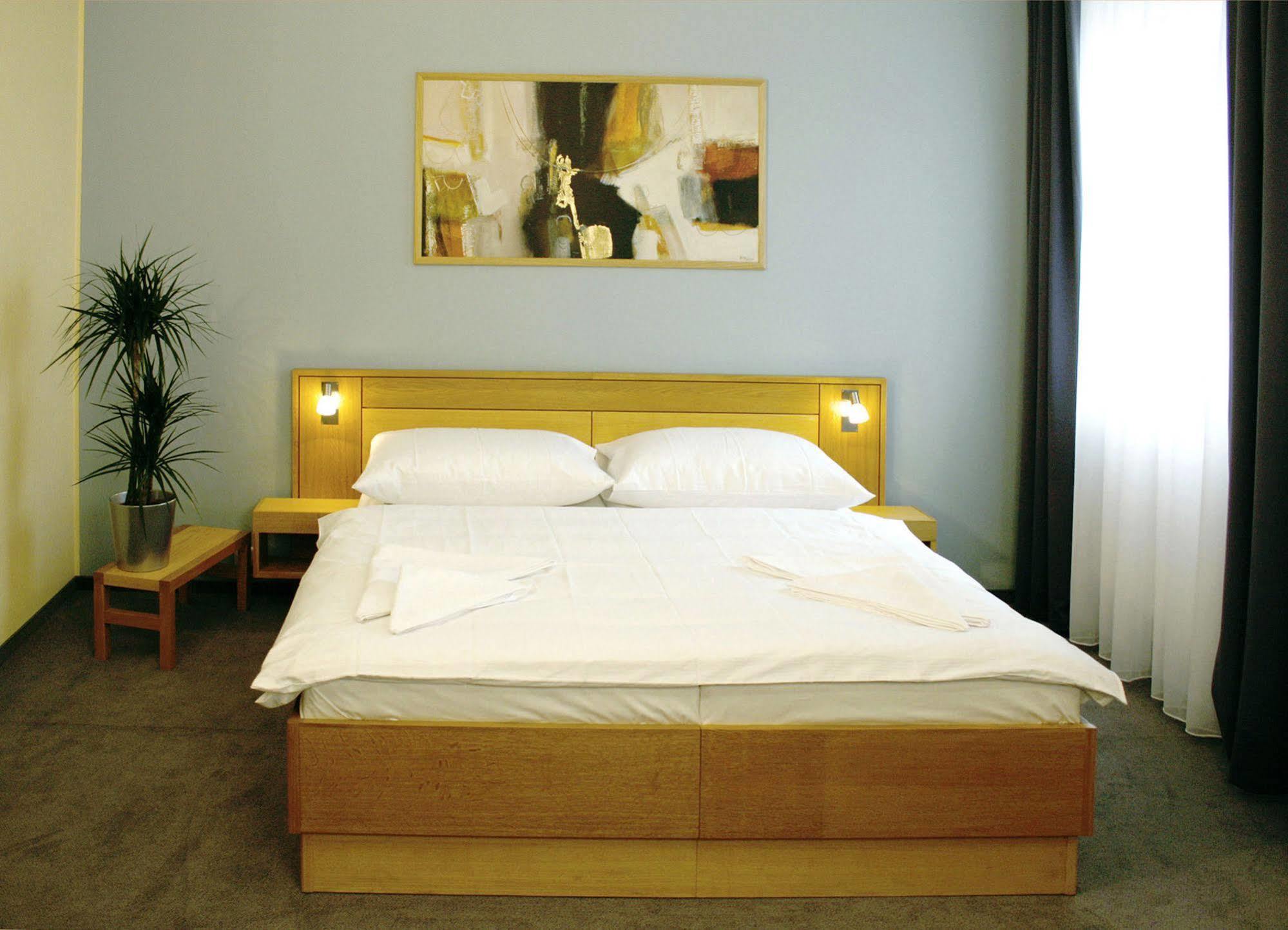 Hotel Trend Пльзень Экстерьер фото