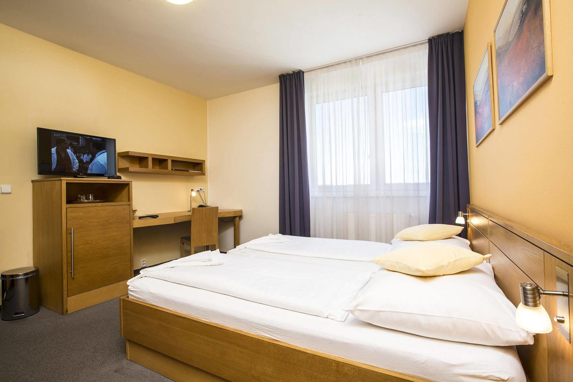 Hotel Trend Пльзень Экстерьер фото