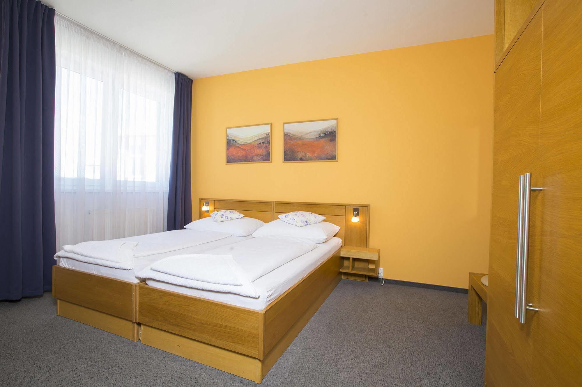 Hotel Trend Пльзень Экстерьер фото
