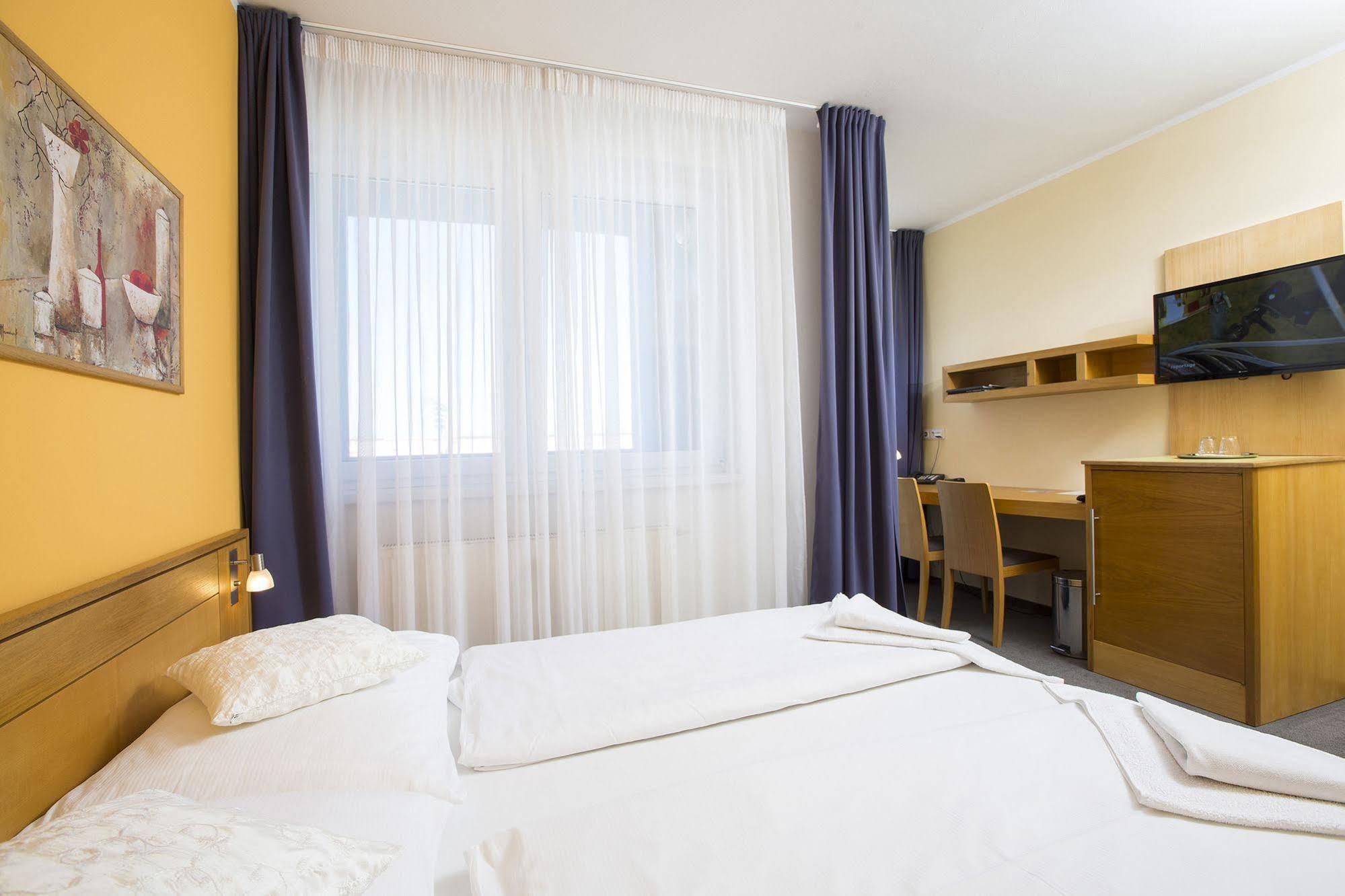 Hotel Trend Пльзень Экстерьер фото