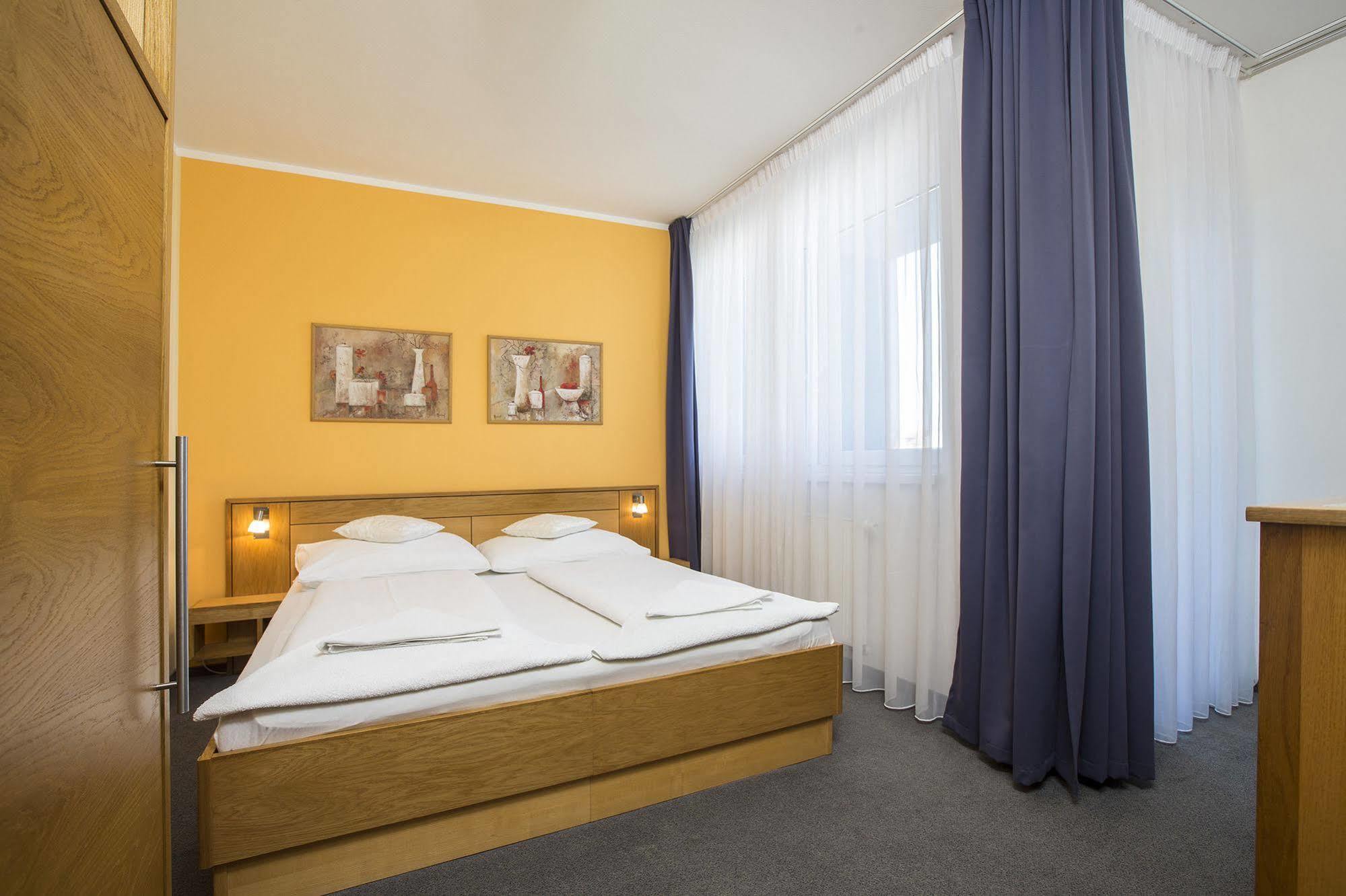 Hotel Trend Пльзень Экстерьер фото