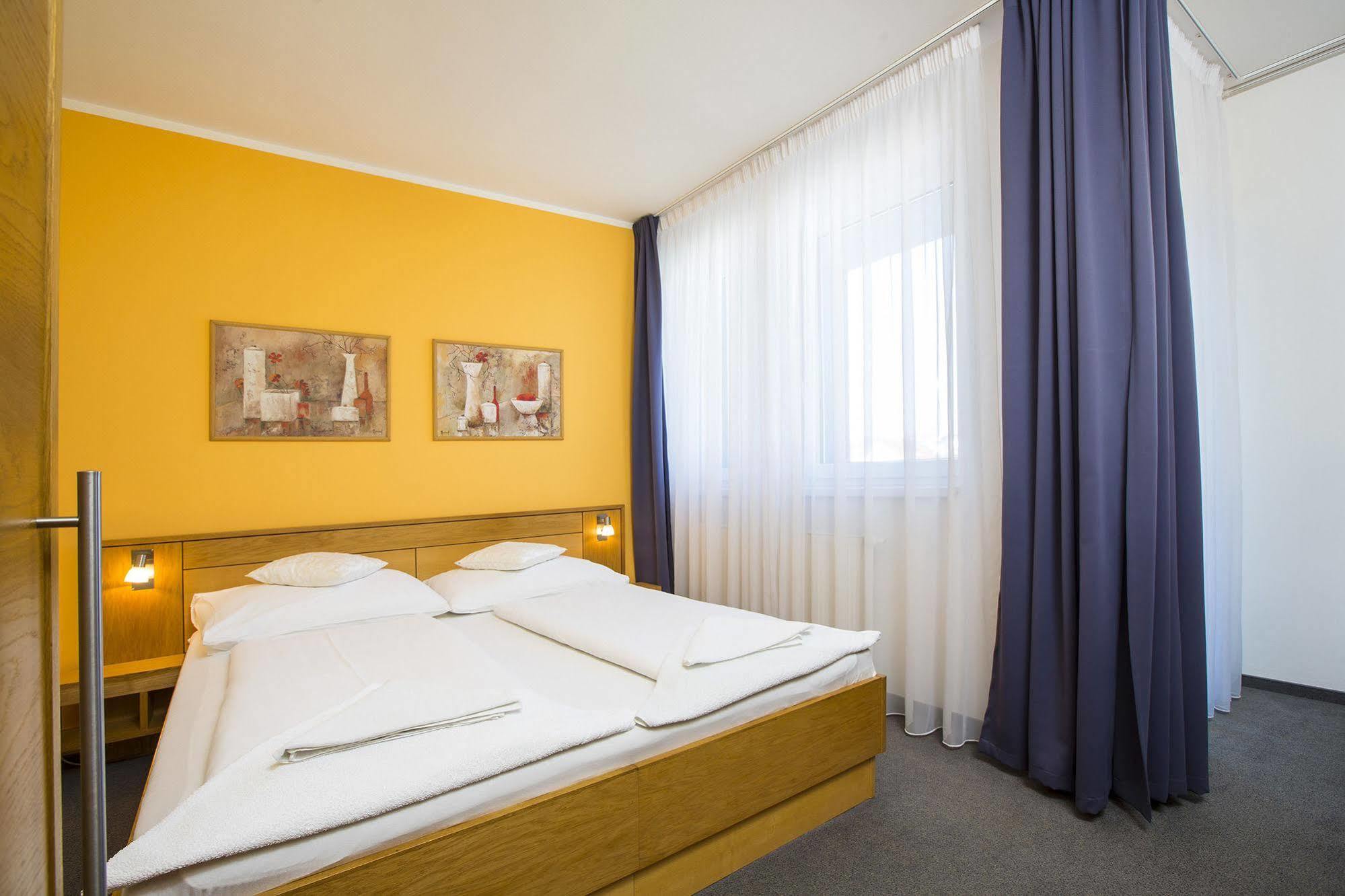 Hotel Trend Пльзень Экстерьер фото